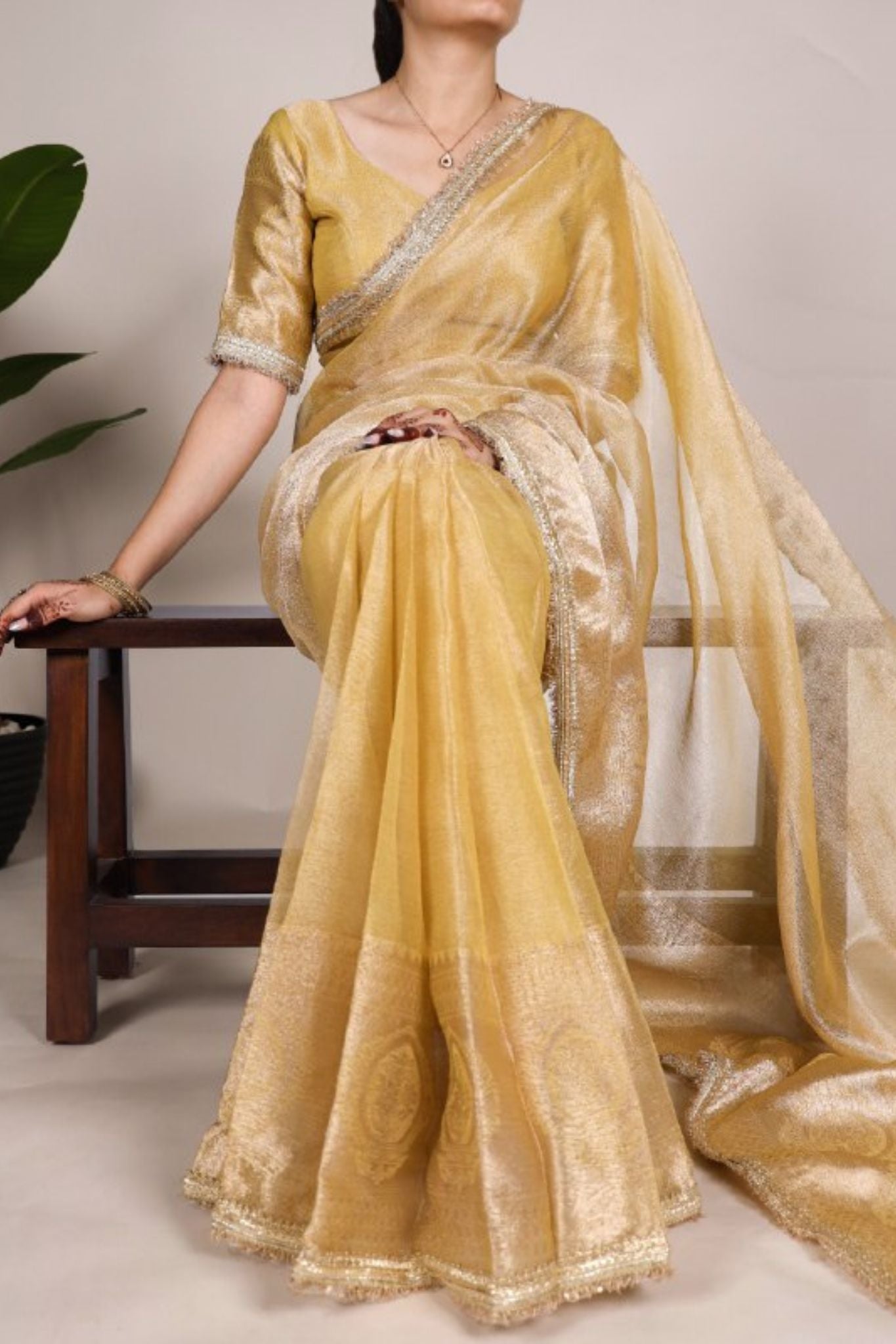 Tissue Shimmer Zari Weaving Work Shimmering Saree